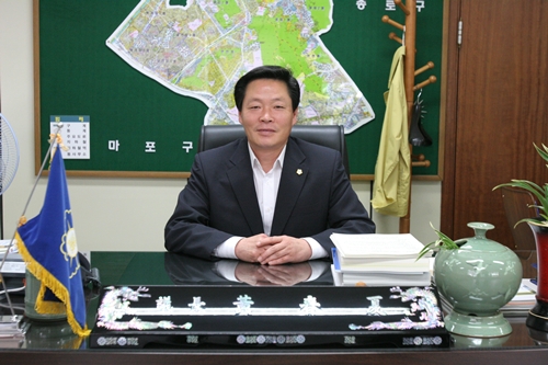 황춘하 서대문구의회 의장역대 의회보다 활발하고 진취적이다.