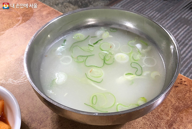 담백하니 든든한 한끼로 최고닭! 닭곰탕과 닭무침