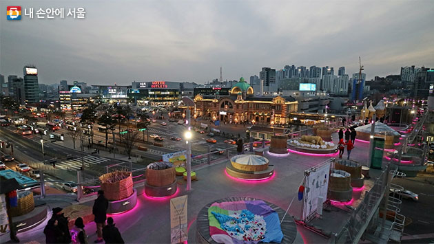 낮과 밤에 걷는 서울로, 참 색(色) 다르지?